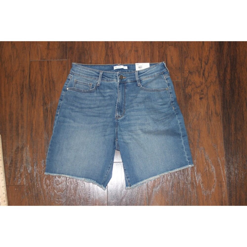 Nine West Womens Bermuda Denim Shorts Mid Rise Size 8 Sculpting Stretch NWT